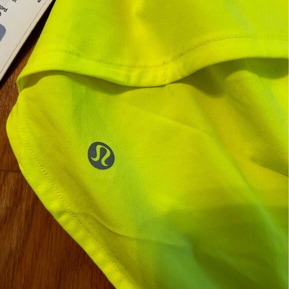 Lululemon Speed Up LR Low-Rise Short 2.5" Highlight Yellow Size 14 NWT Workout - Picture 3 of 10